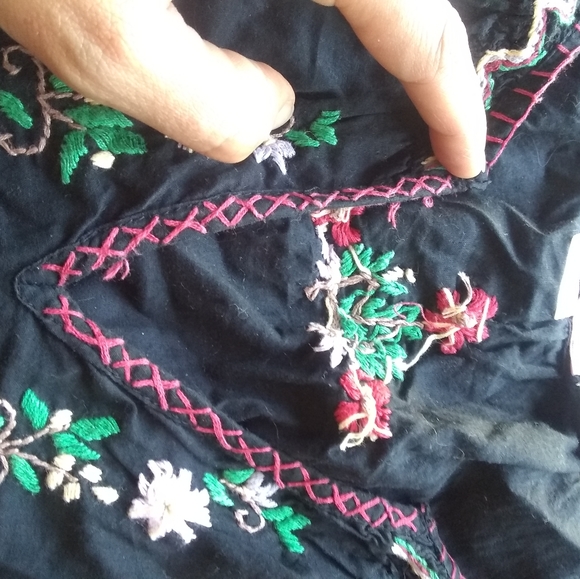 Embroidered peasant top - Picture 3 of 9